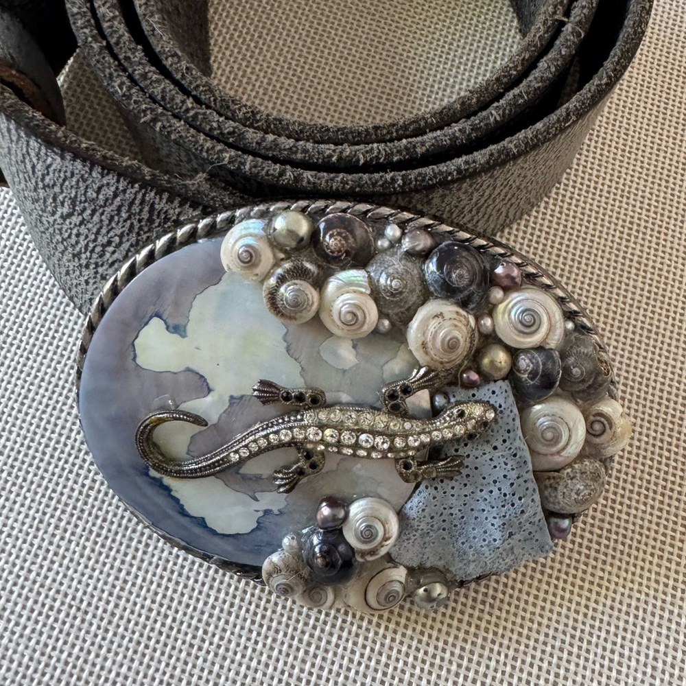 Hand crafted belt buckle with seashells and vintage pin